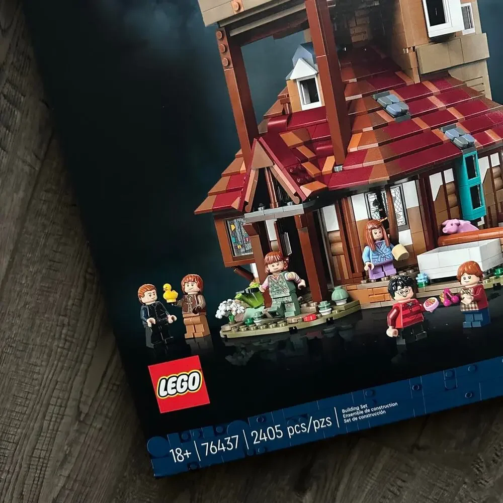 Rare Retired LEGO Harry Potter The Burrow Collectors Edition - Set 76437